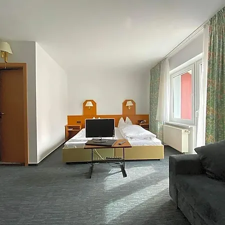 Hotel Herbstein 3*