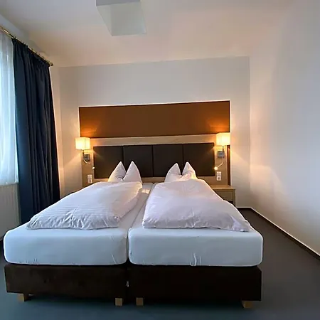 Hotel Herbstein Отель